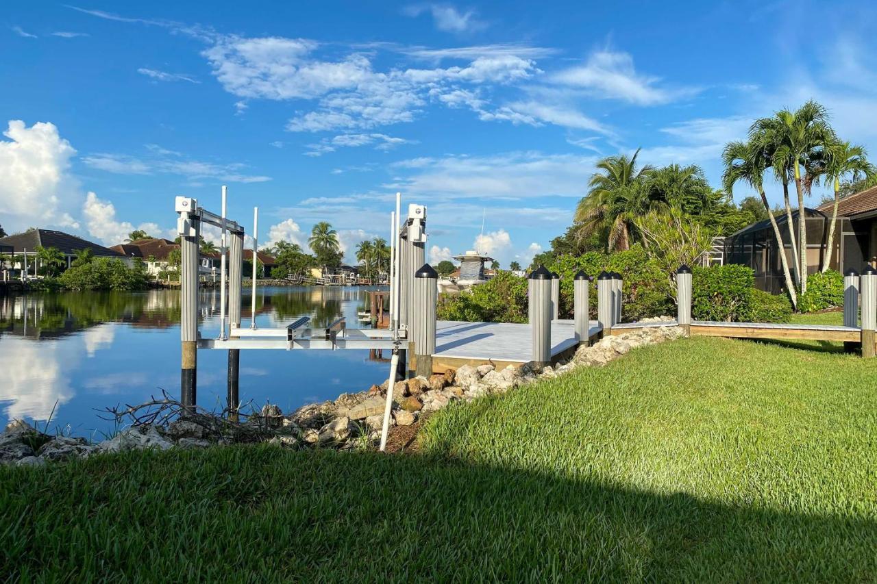 Luxurious Canal-Front Retreat With Game Room! Naples Exterior photo